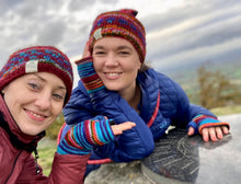 Load image into Gallery viewer, Woolly Fingerless Handwarmers